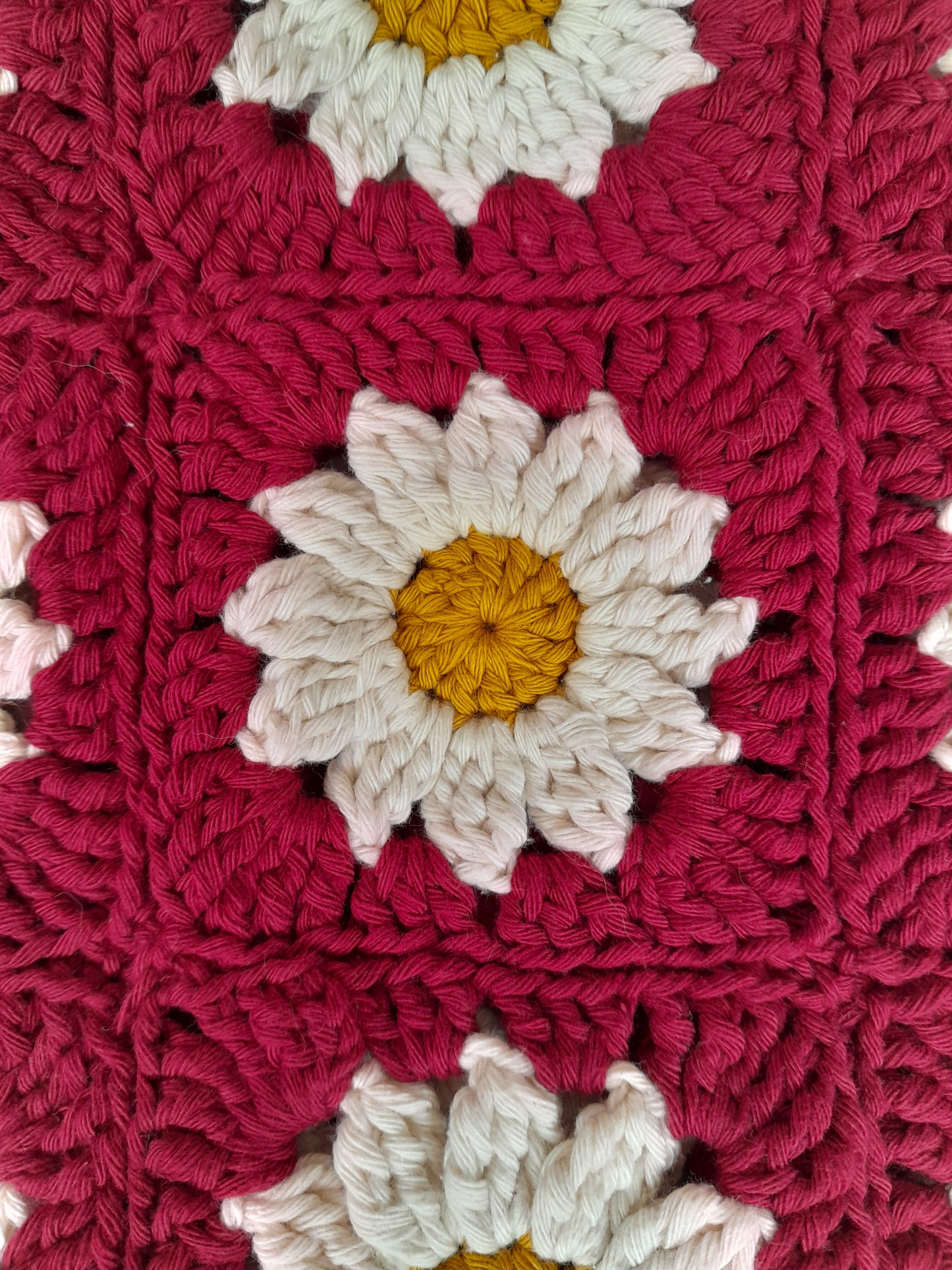 Daisy Shoulder Bag in Burgundy Red