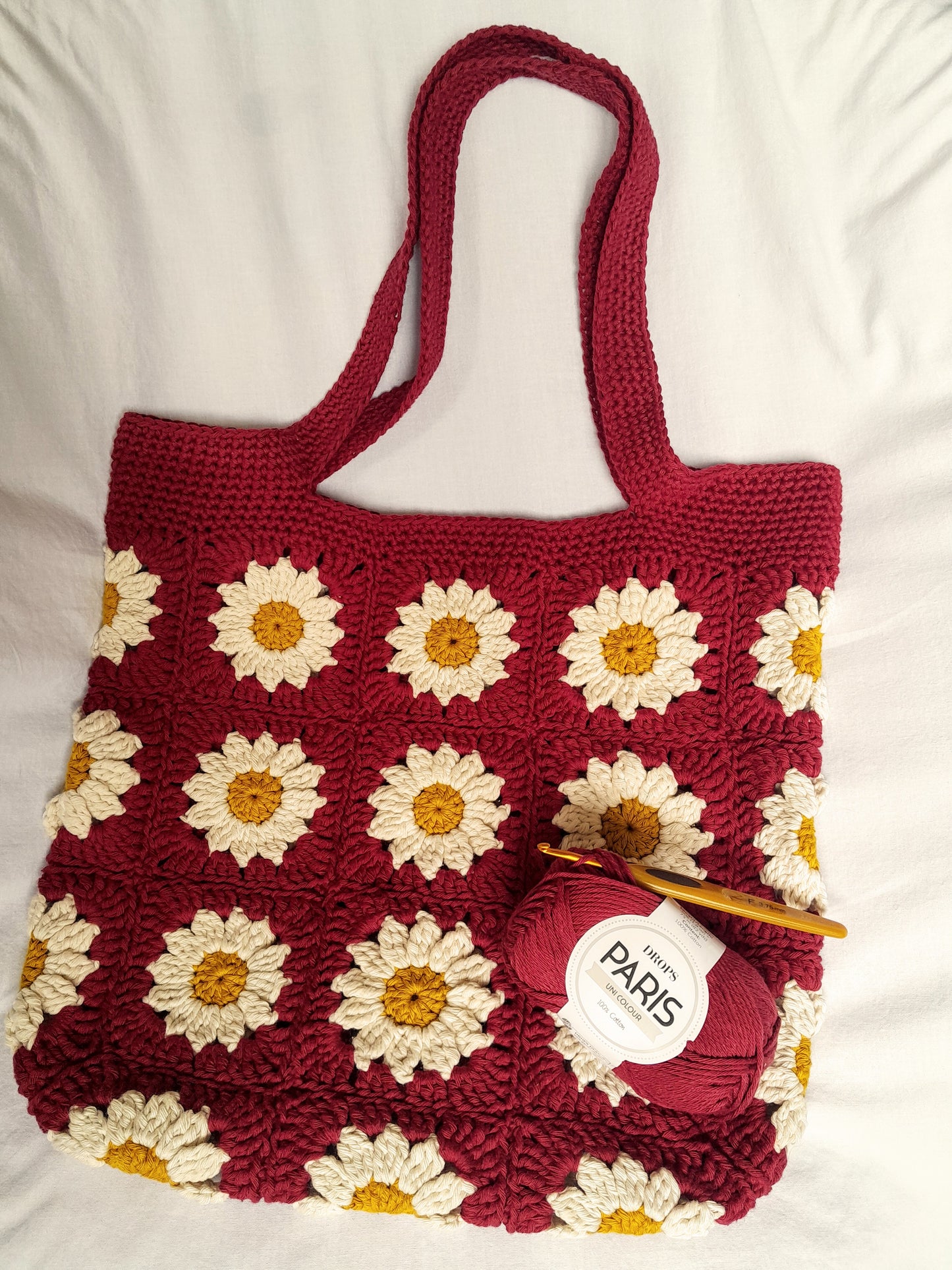 Daisy Shoulder Bag in Burgundy Red
