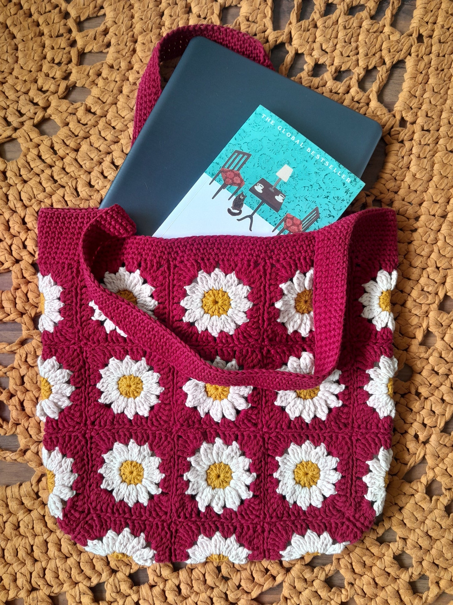 Daisy Shoulder Bag in Burgundy Red